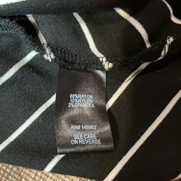 Torrid women’s plus size short sleeve top. Size 00. - Picture 3 of 7